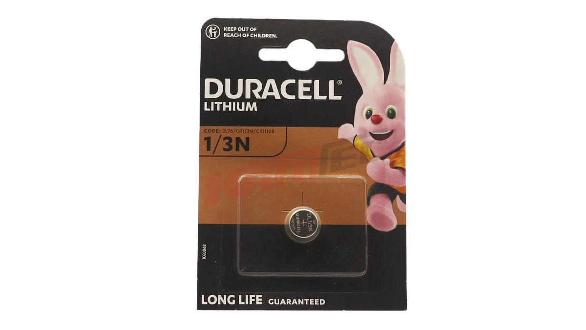 Batterie 1 x 1/3n duracell lithium knopfzelle in originalverpackung mit schwarzem und orangefarbenem design und rosa häschen-logo