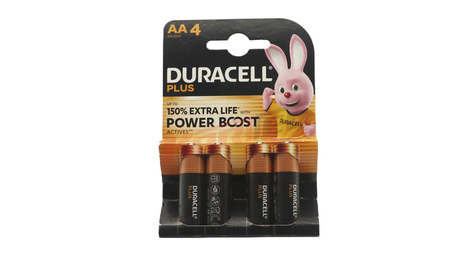 Batterien 4 x aa duracell plus power boost in orange schwarzer verpackung mit duracell hase in blisterpackung