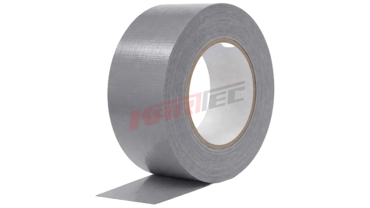 Ein rolle gaffatape silber 48 mm x 50 m mit matte oberfläche und sichtbarer gewebetextur für starke haftkraft