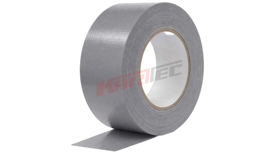 Ein rolle gaffatape silber 48 mm x 50 m mit matte oberfläche und sichtbarer gewebetextur für starke haftkraft